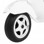 Elektrická motorka Vespa - biela